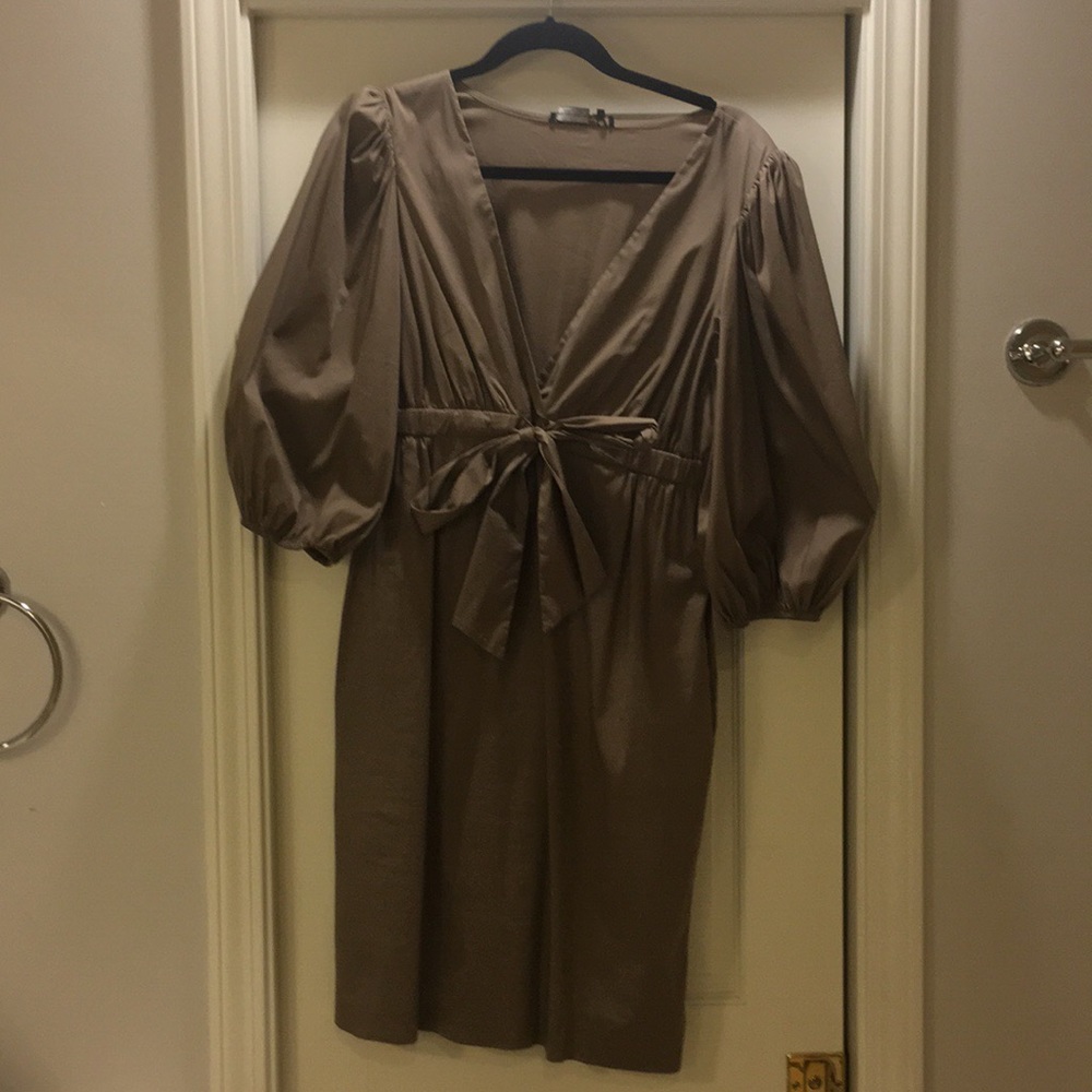 BCBG MAXAZRIA cocktail dress w/ statement sleeves